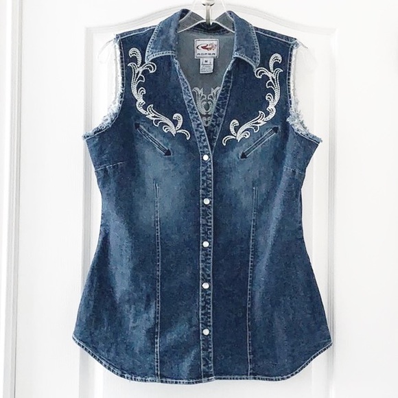 Roper Tops - Roper denim sleeveless button down top embroidered